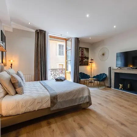 Charming In The Heart Of The Pedestrian Area Apartment